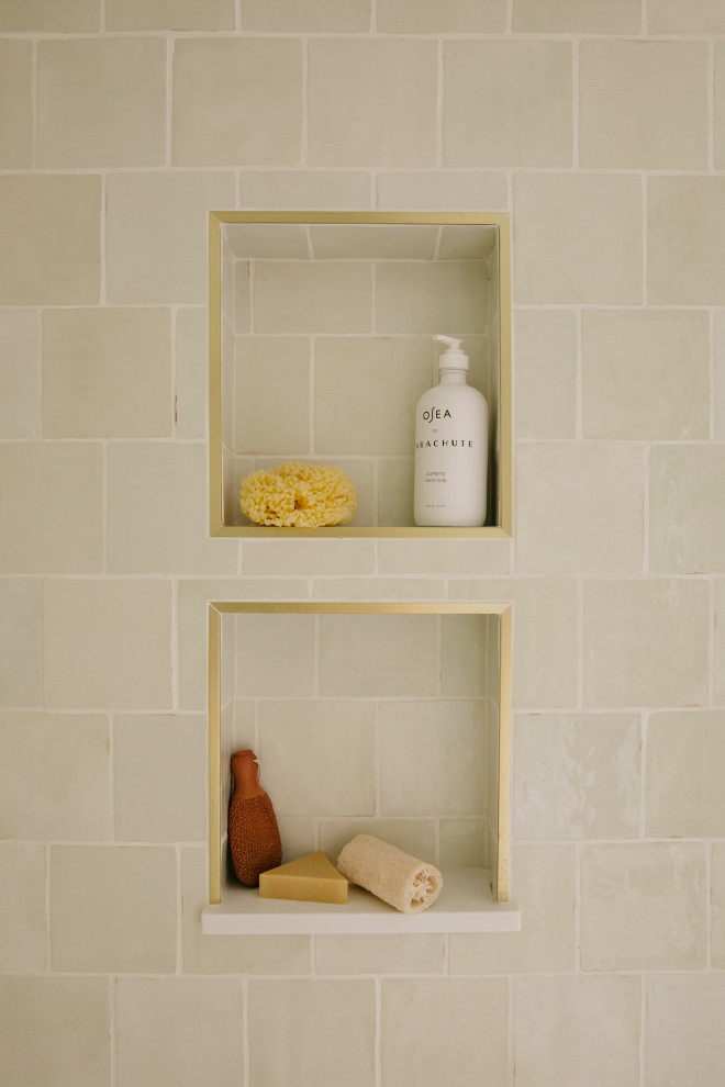 Inspiration for a transitional home design remodel in Minneapolis