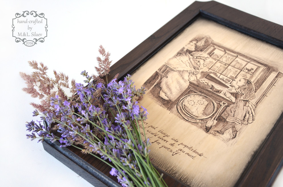 Рисунки в авторской технике на дубовой доске. "Алиса в зазеркалье", сюжеты Д. Тэ