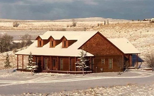 Mid-sized mountain style home design photo