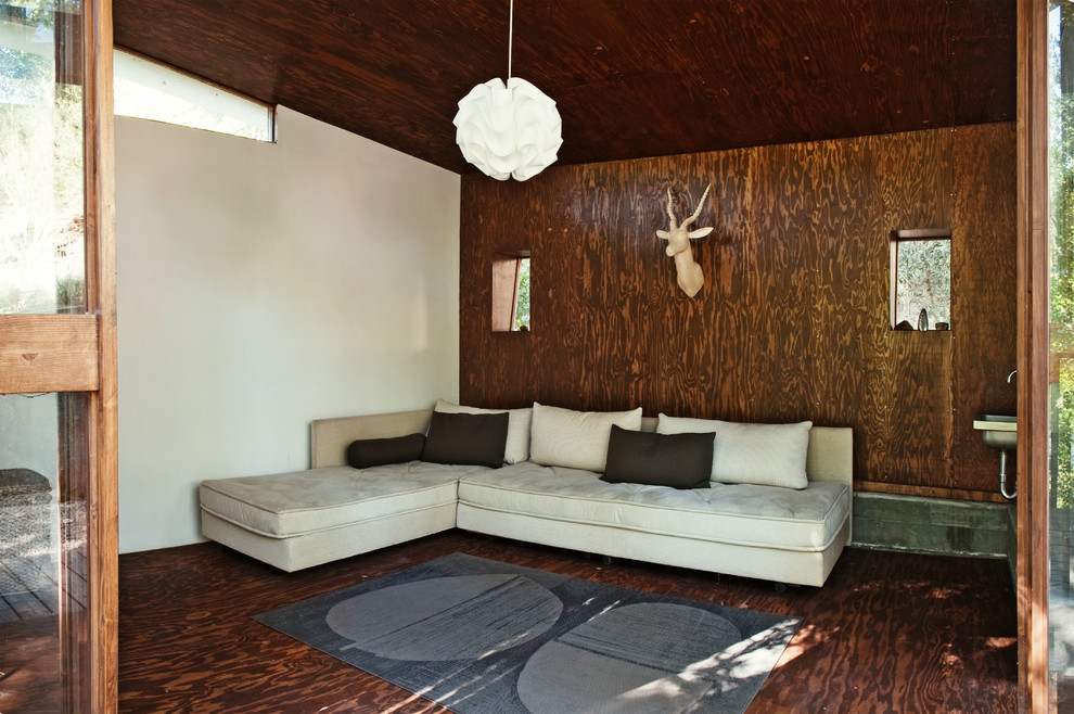 Photo of a midcentury granny flat in Los Angeles.