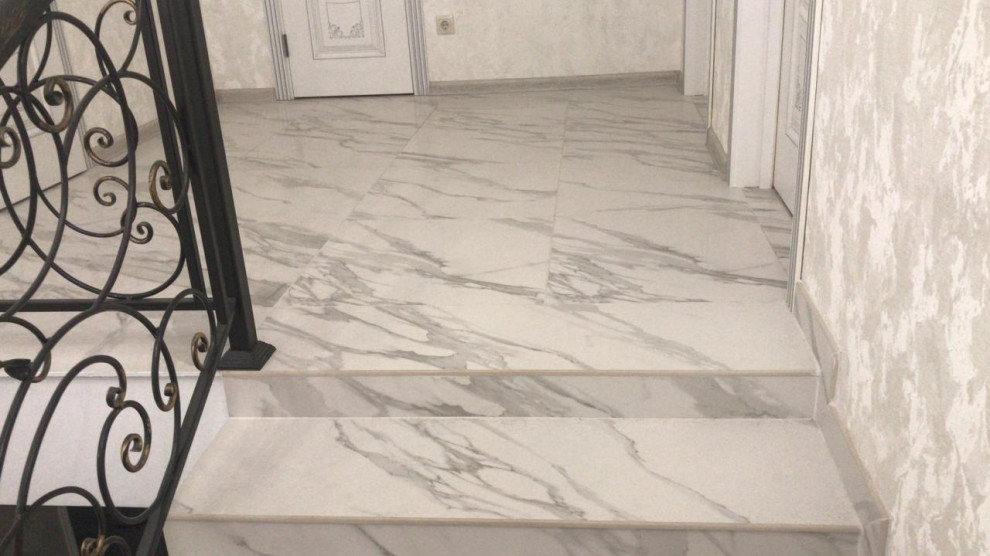 Лестница и пол из керамогранита