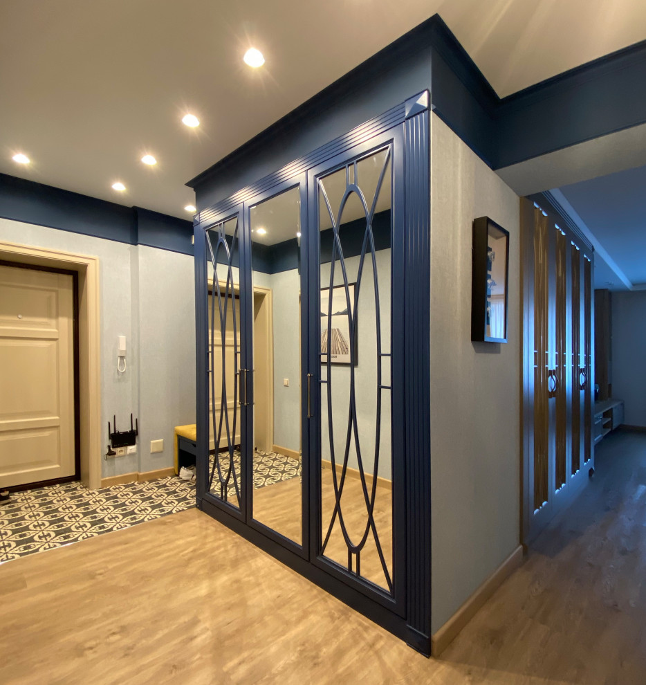 Шкаф классика в прихожую