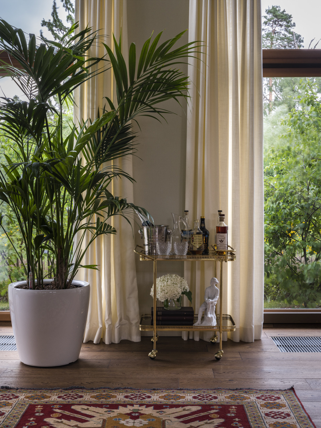 Сервировочный столик