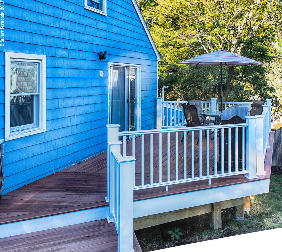Example of a mountain style deck design in Boston