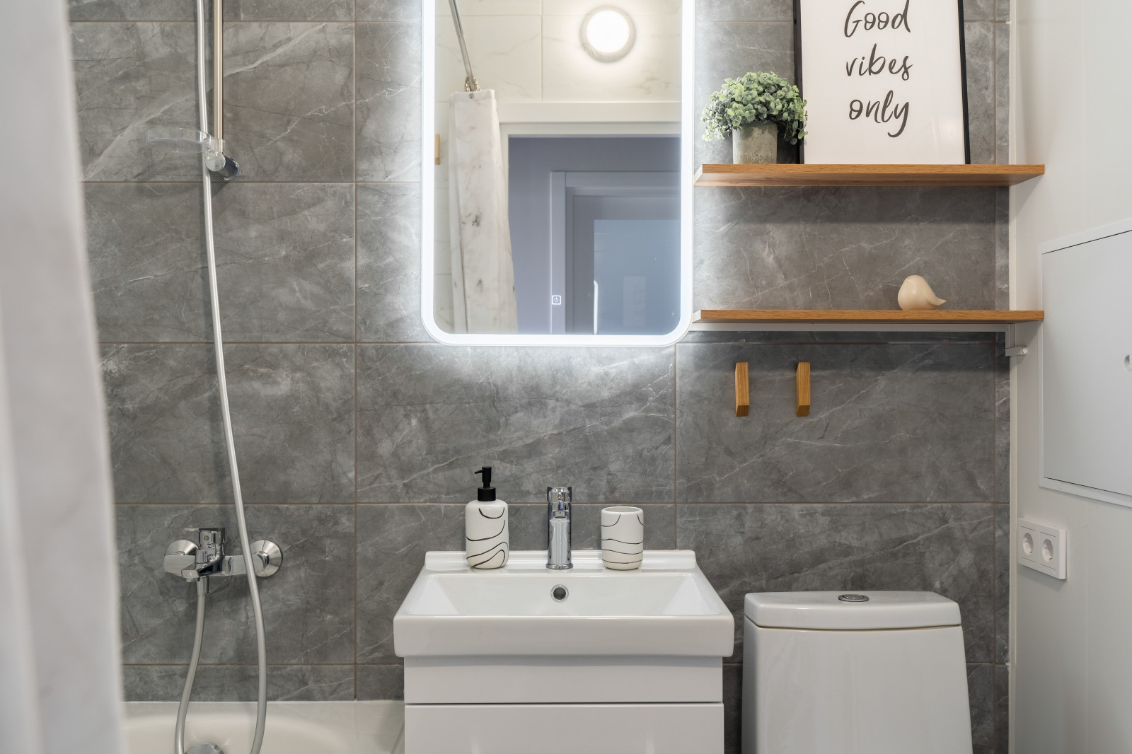 Парадный ансамбль, 2евро, 32м2