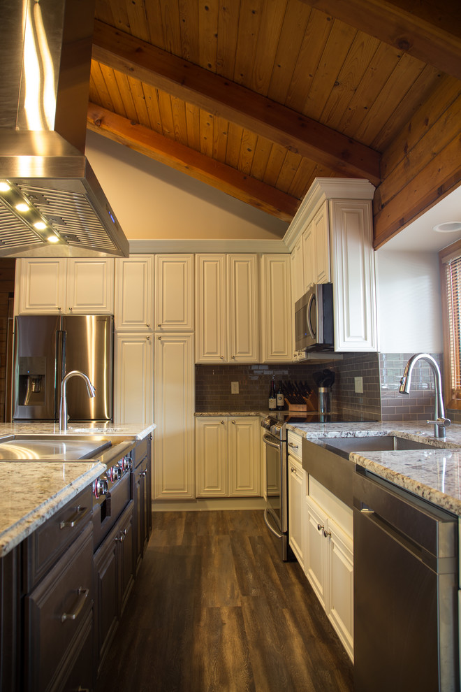 Kitchen - transitional kitchen idea