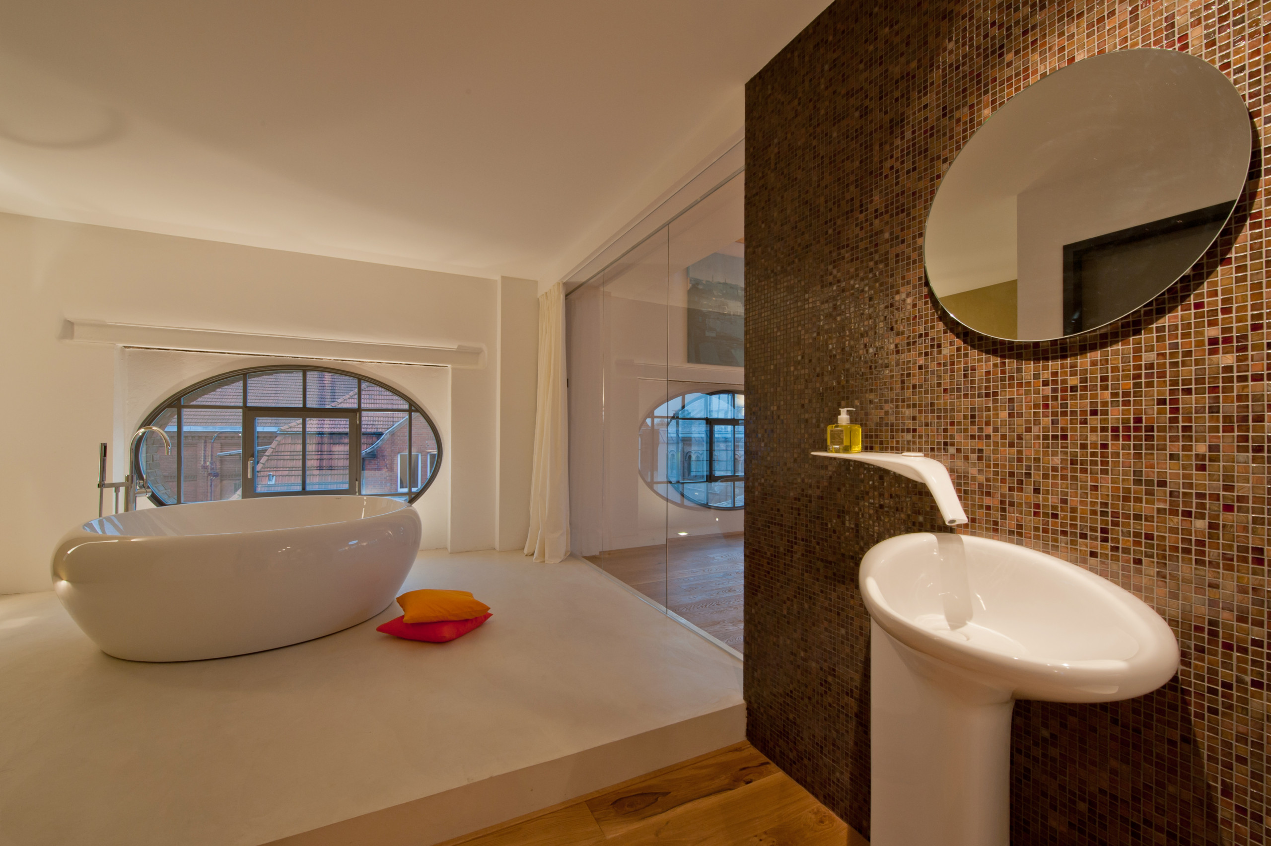 Ultramarin Best-Showroom-award Award Showroom Bad Sanitär Planung Präsentation Umbau Ausstellung Interior Design NRW Krefeld Köln Architektur Innenarchitektur Gestaltung Denkmal Belichtung historisch