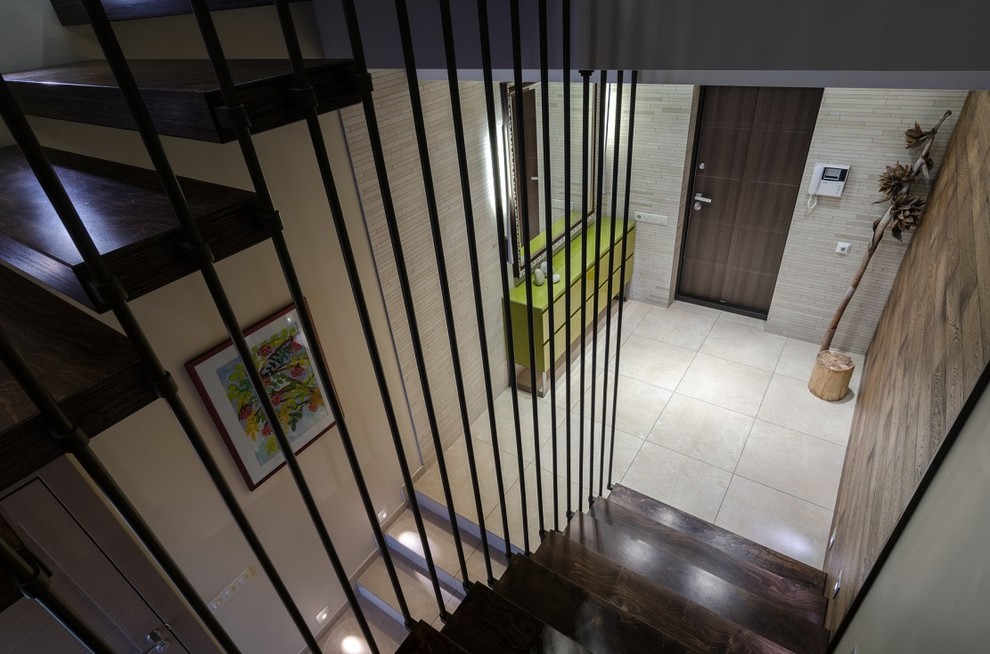 ВВЕРХ ПО ЛЕСТНИЦЕ