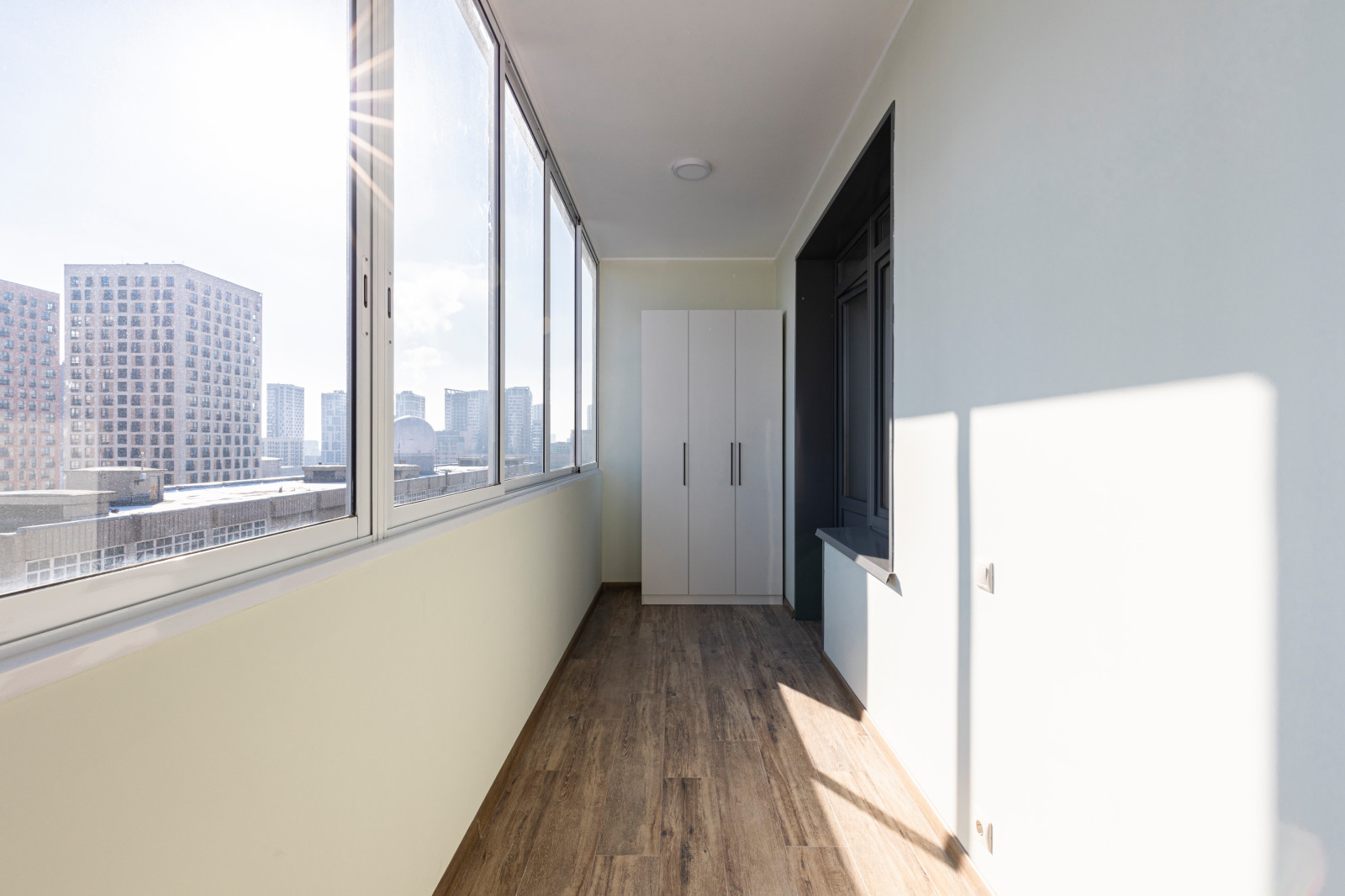 Двухкомнатная квартира под сдачу. Лоджия