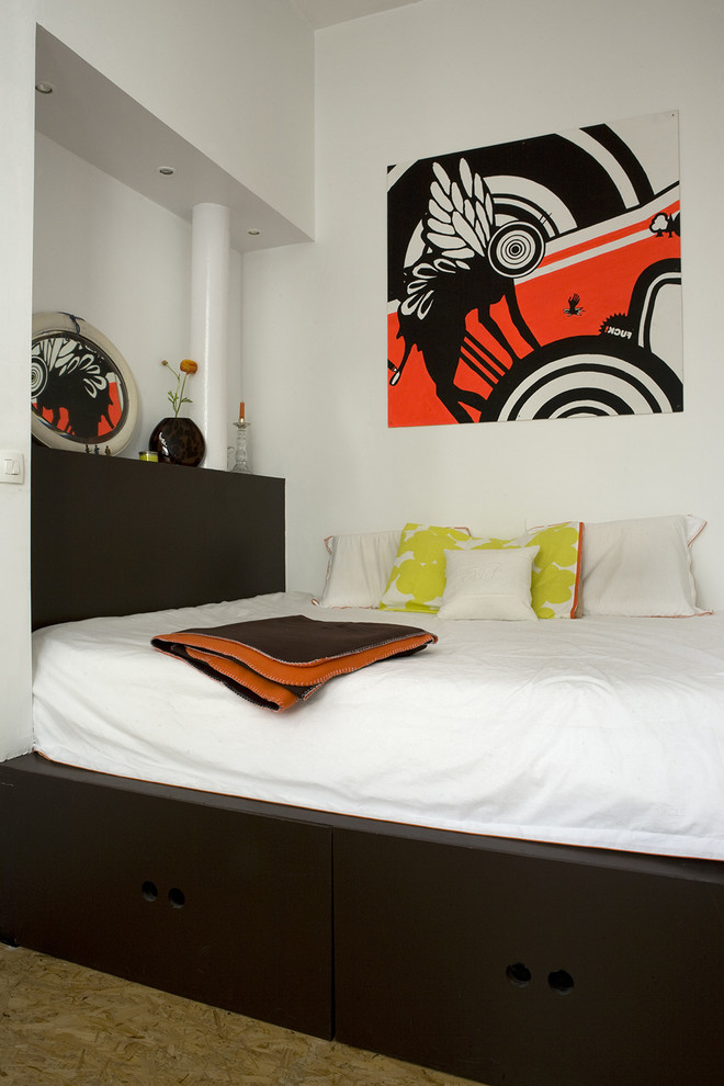 This is an example of a contemporary bedroom in Paris.