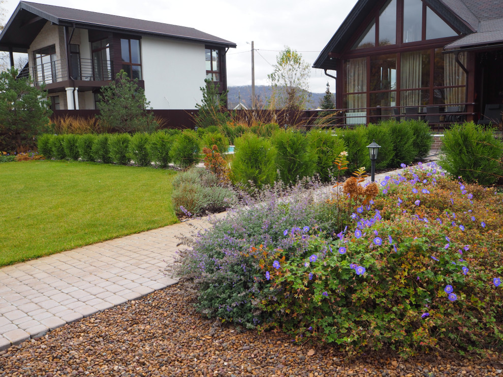 Сад с водоёмом