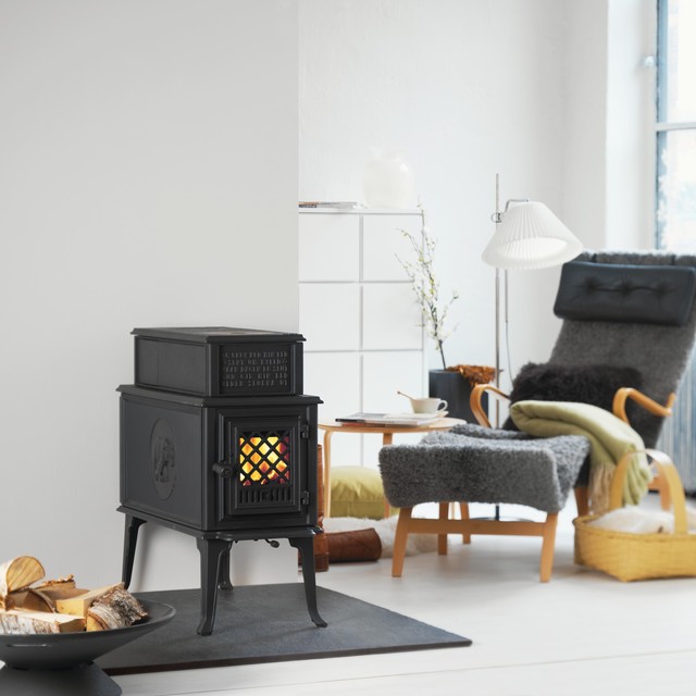 Jotul 118 CB Black Bear Wood Stoves Traditional Living Room