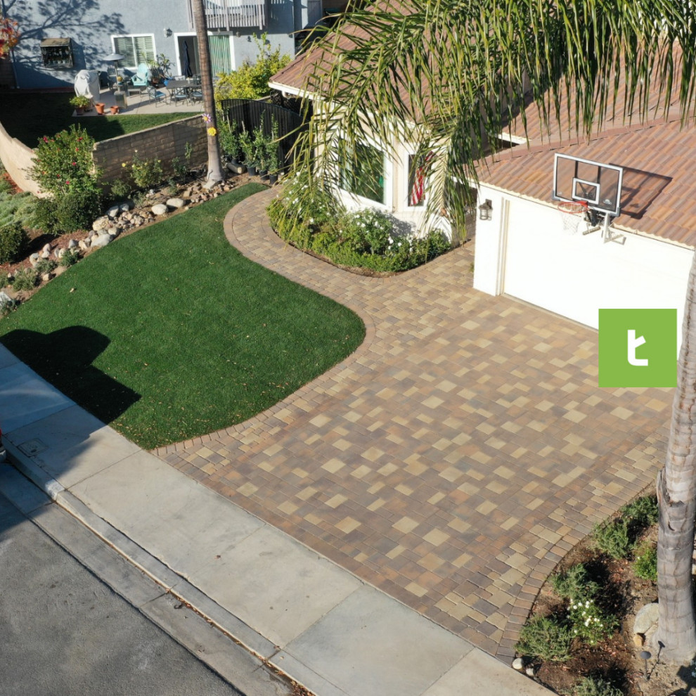 Front Yard Remodel in Agoura Hills, CA Traditional Exterior Los