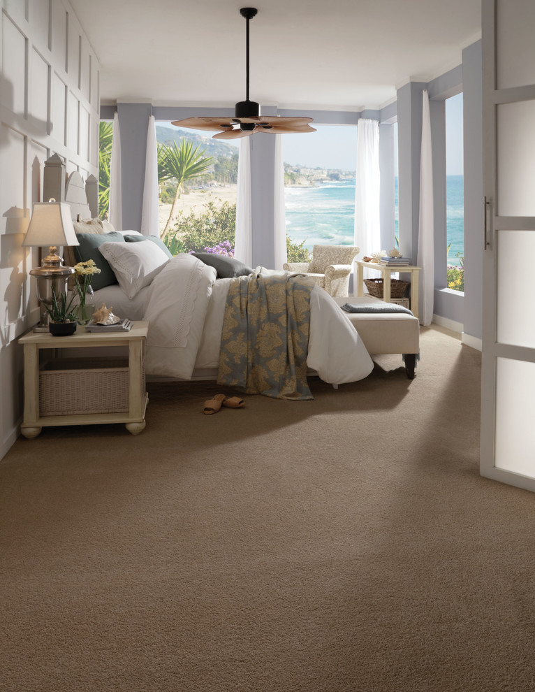 Inspiration for a mid-sized coastal master carpeted bedroom remodel in Jacksonville with gray walls