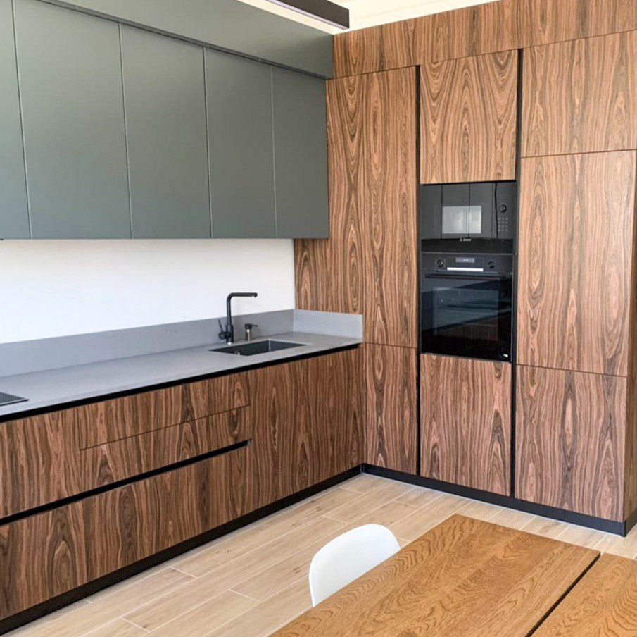 Современная кухня из шпона Палисандр