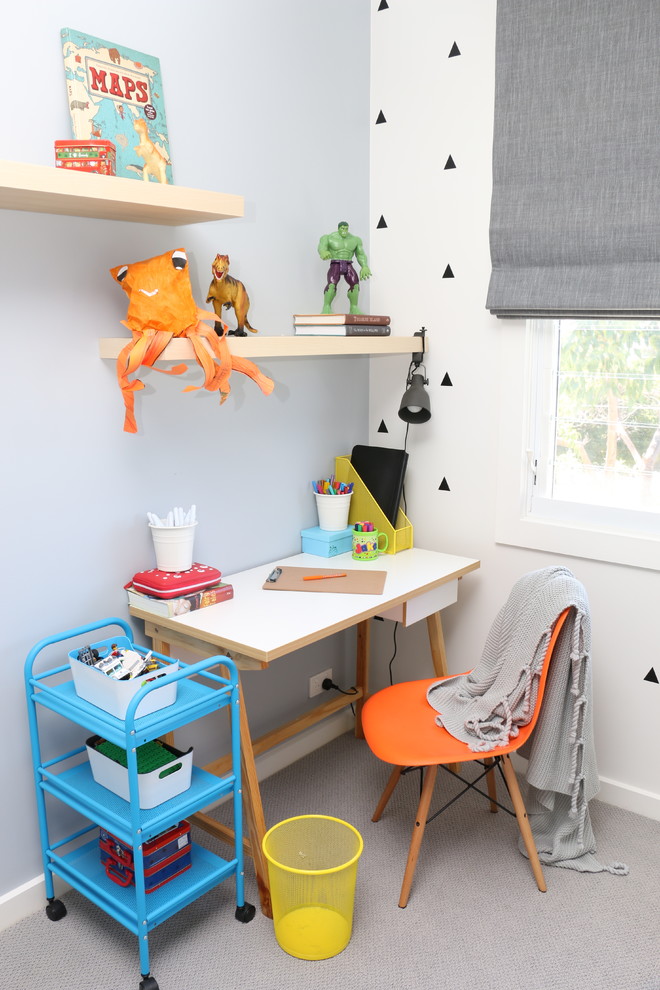 Design ideas for a mid-sized scandinavian kids' bedroom for kids 4-10 years old and boys in Sydney with grey walls and carpet.