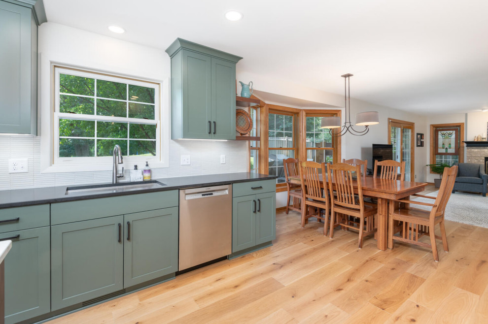 Transitional kitchen photo in Minneapolis
