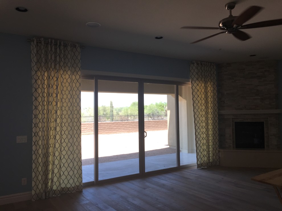 Example of a transitional home design design in Phoenix
