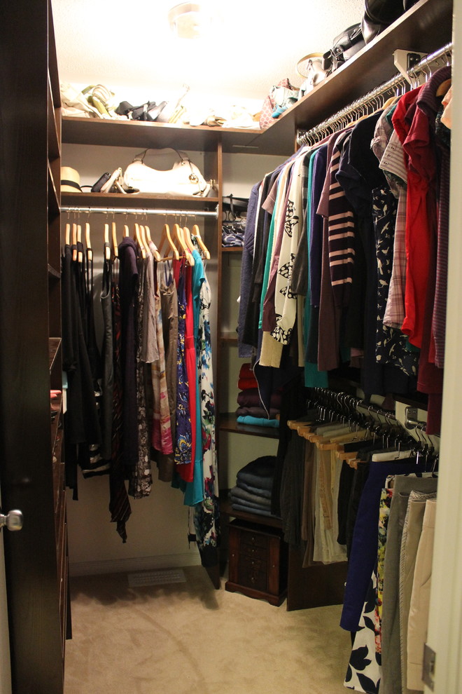 Contemporary storage and wardrobe in Ottawa.