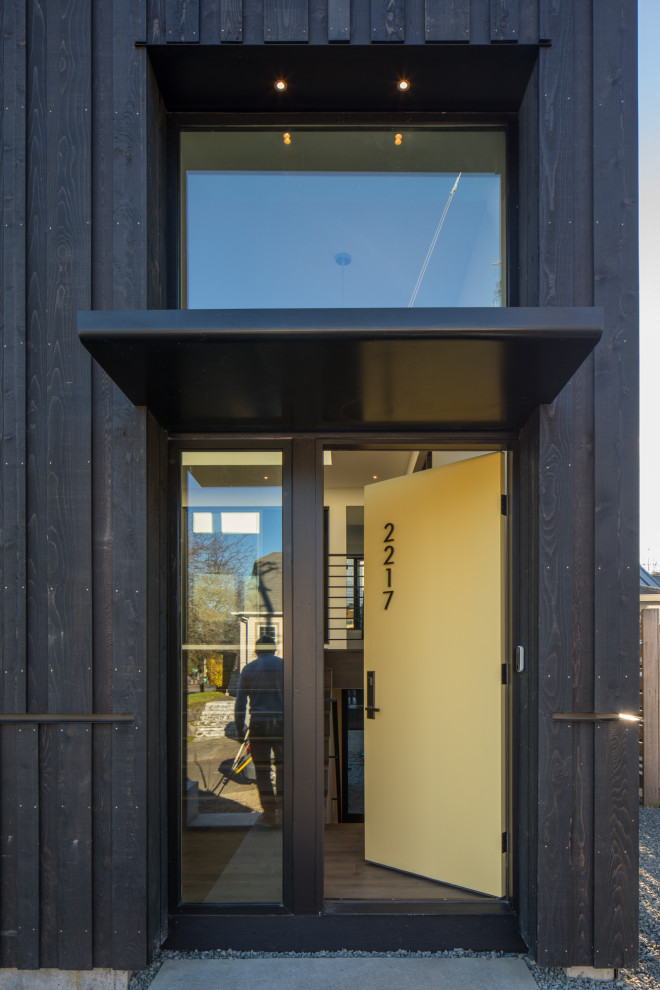 Photo of a contemporary entrance in Seattle.