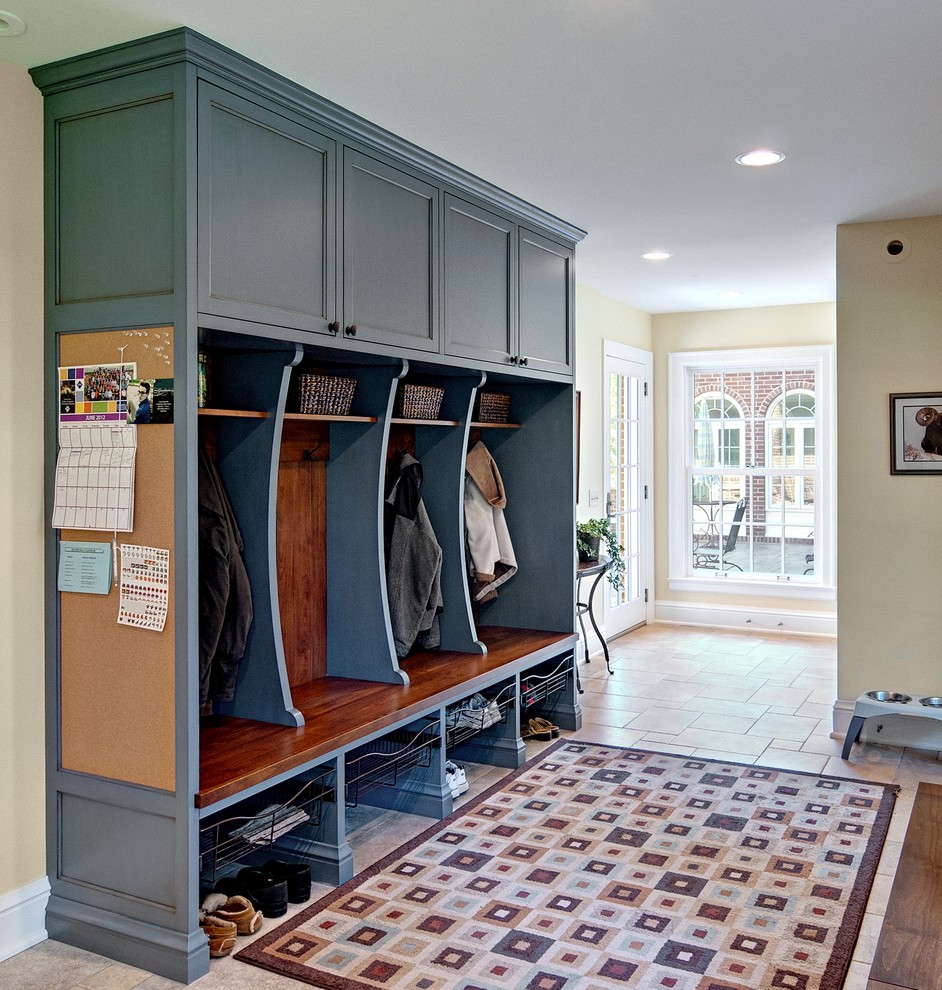 Design ideas for a large traditional mudroom in Minneapolis.