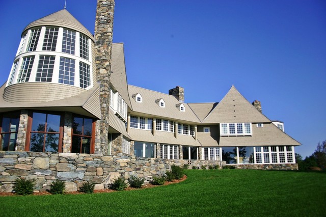 Lakeside - Quebec, Canada rustic-exterior