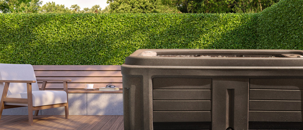 Стильный дизайн: маленький наземный, прямоугольный бассейн на заднем дворе в стиле модернизм с джакузи для на участке и в саду - последний тренд