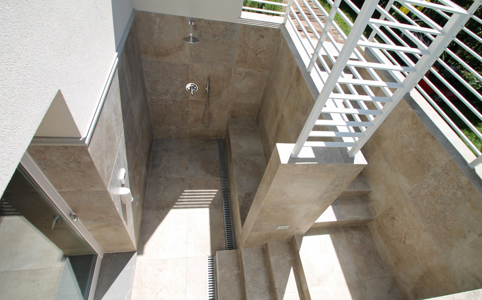 Ampliamento, restyling con piscina di una villa sulle colline bolognesi, Bologna