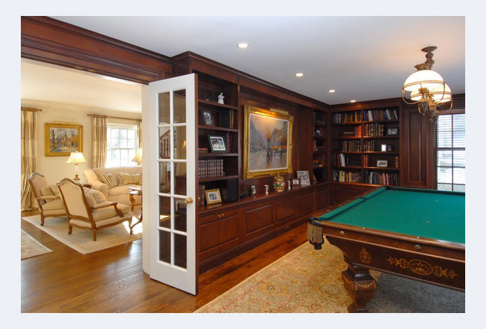 Example of a transitional basement design in Miami