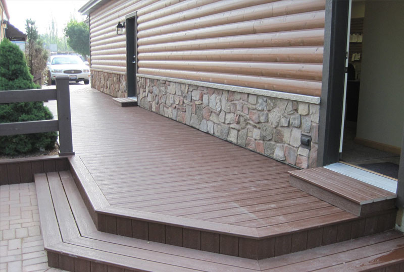 Small mountain style side yard deck photo in Chicago
