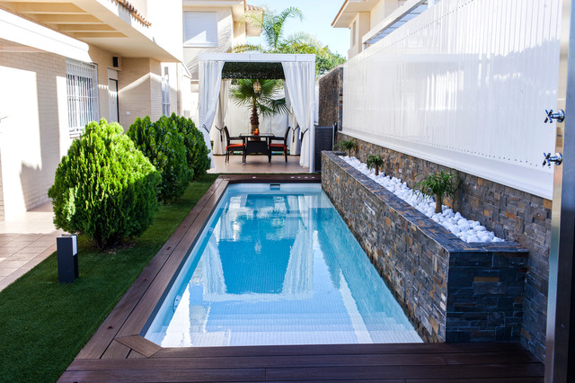 Tarima para piscina – Montajes en Madera  Swimming pools backyard, Small  inground pool, Small backyard pools