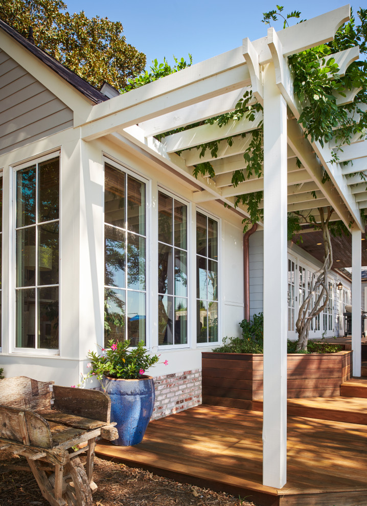 Beach style porch photo in Baltimore