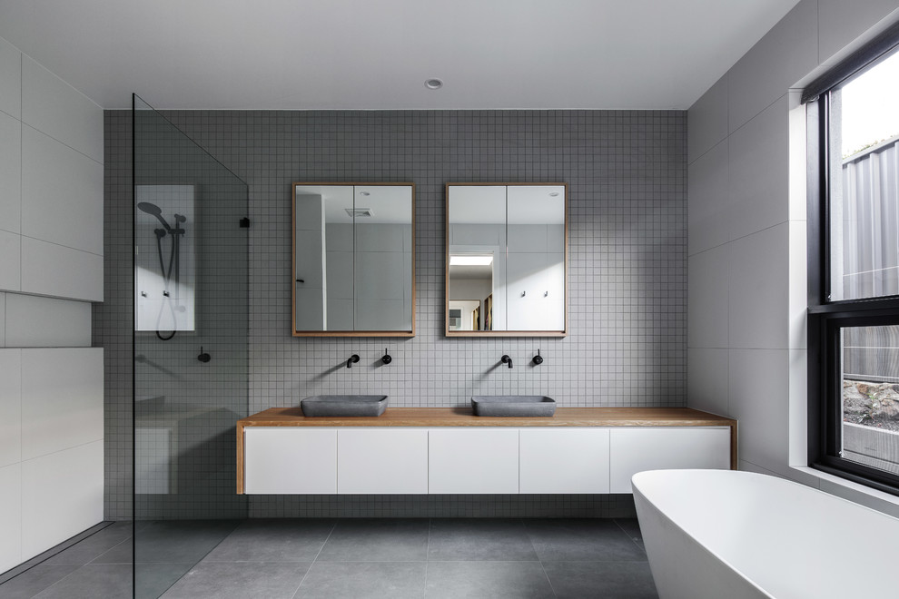 Photo of a contemporary bathroom in Canberra - Queanbeyan with gray tile.