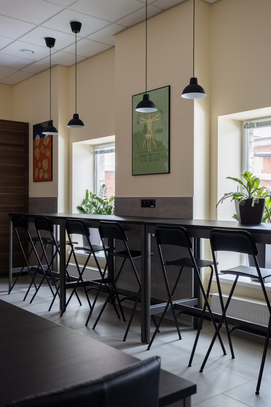 Декорирование офиса в корпоративных цветах