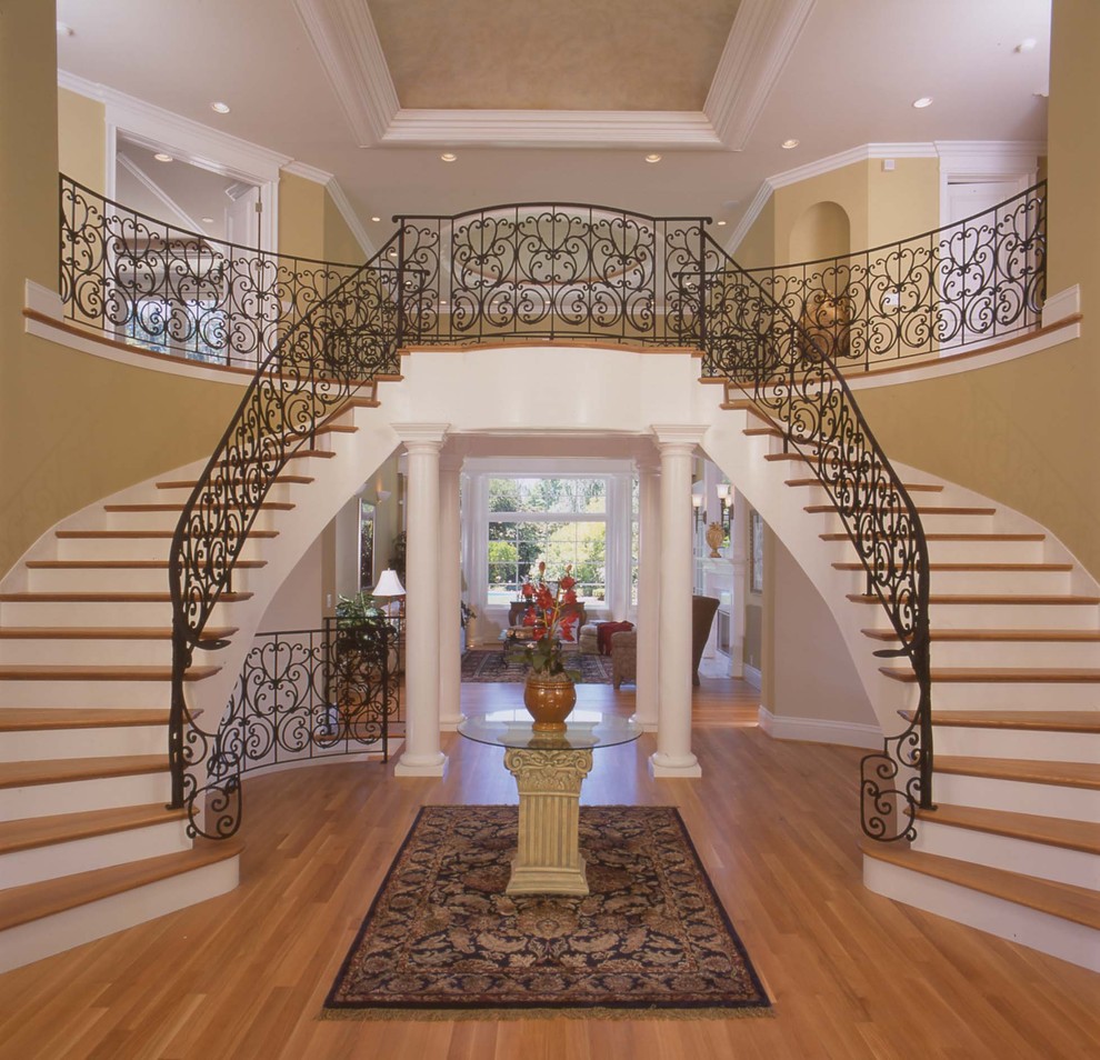 Inspiration for a traditional entryway in San Francisco.