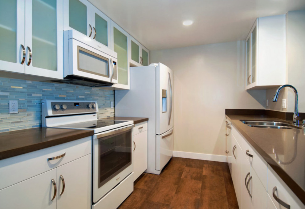 Kitchen - transitional kitchen idea