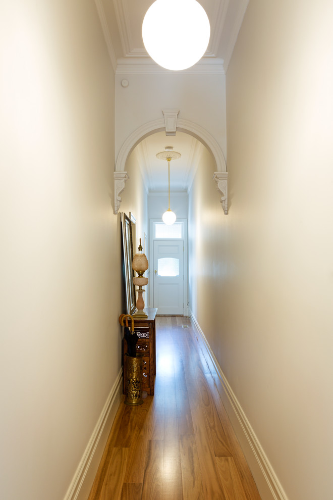 Design ideas for a traditional hallway in Melbourne.