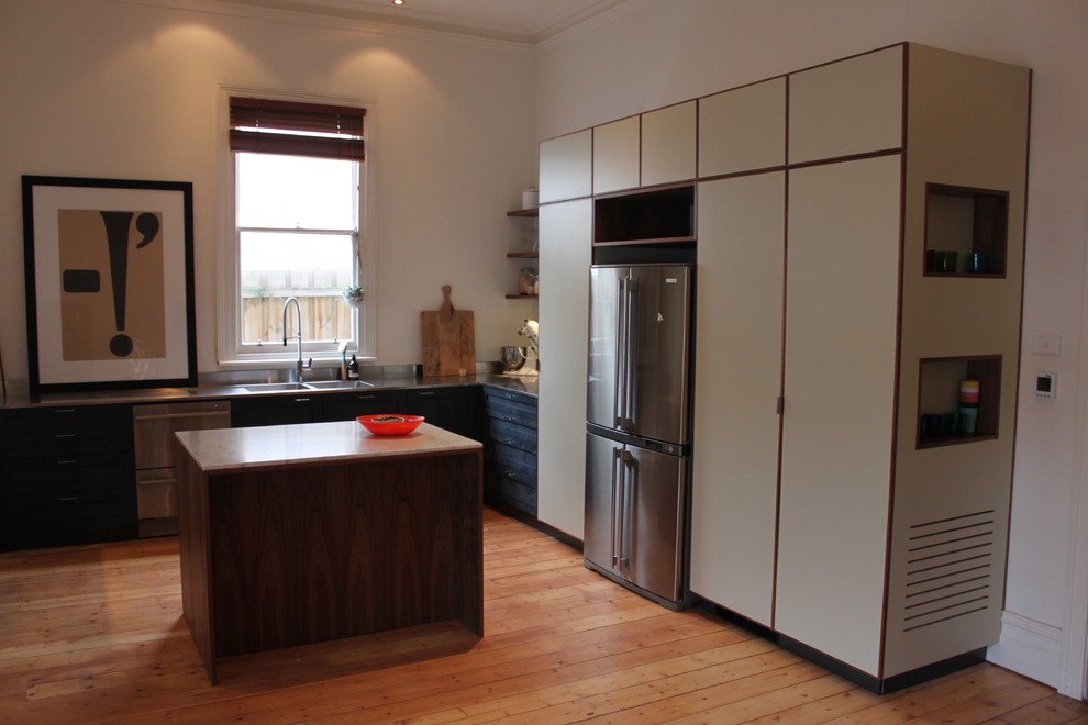 Mid-sized scandinavian l-shaped eat-in kitchen in Melbourne with an integrated sink, green cabinets, stainless steel benchtops, stainless steel appliances, light hardwood floors and with island.