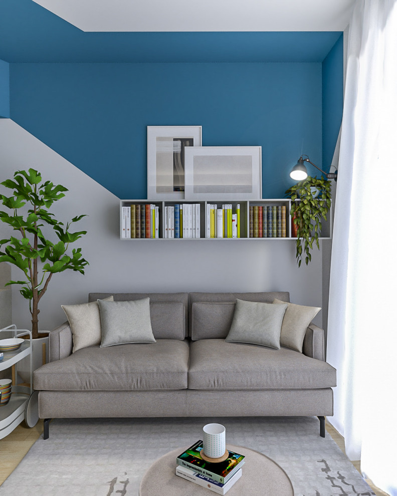 Cette photo montre un petit salon tendance ouvert avec une bibliothèque ou un coin lecture, un mur multicolore, parquet clair, un téléviseur dissimulé et un plafond décaissé.