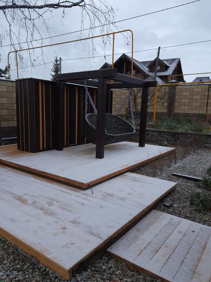 Натуральное дерево в саду