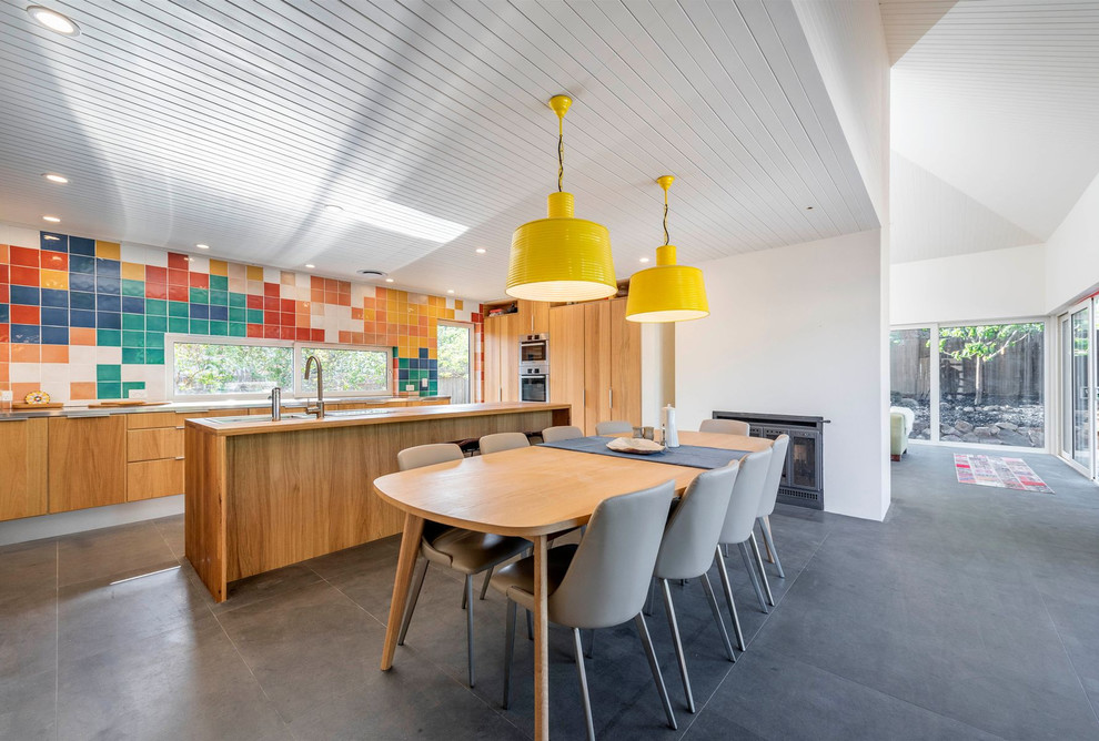 Contemporary dining room in Canberra - Queanbeyan.