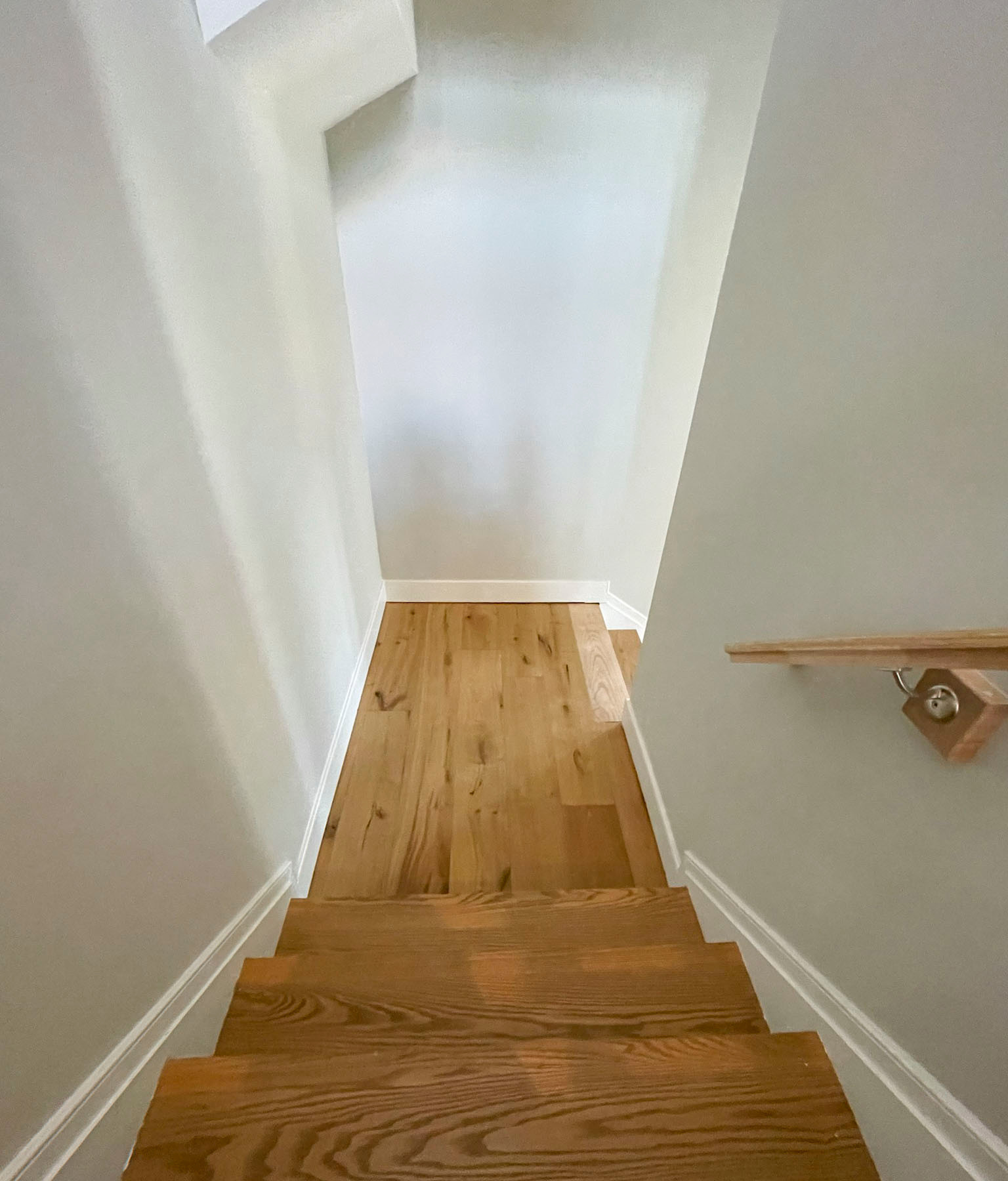 102_Straight-Freestanding Stairs/Landing in Barn Style Home, Leesburg VA 20175