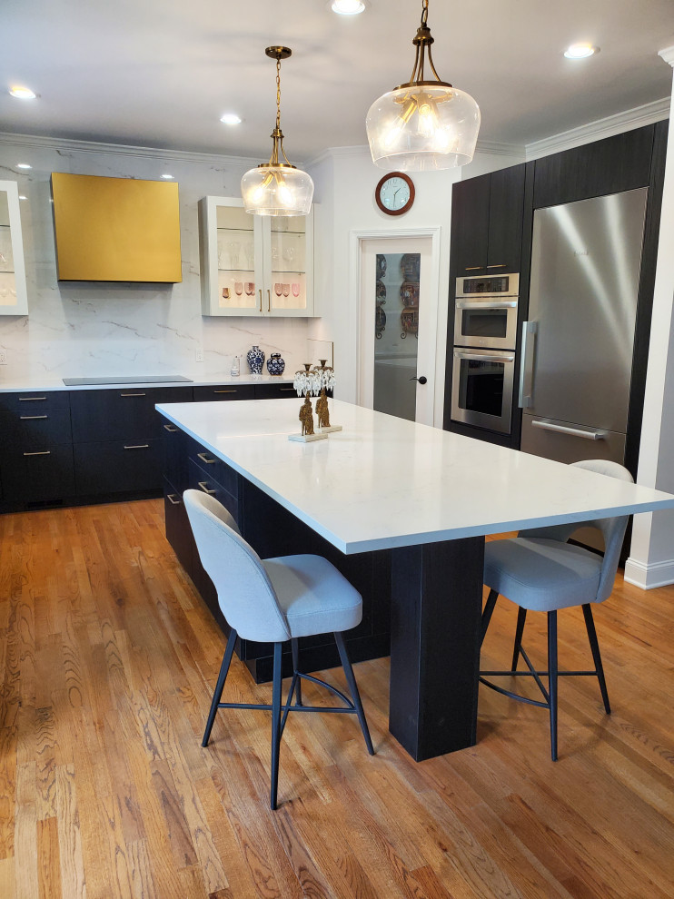 Mid-sized country u-shaped eat-in kitchen in Atlanta with a single-bowl sink, glass-front cabinets, black cabinets, quartz benchtops, white splashback, stone tile splashback, stainless steel appliances, light hardwood floors, with island, multi-coloured floor, white benchtop and coffered.