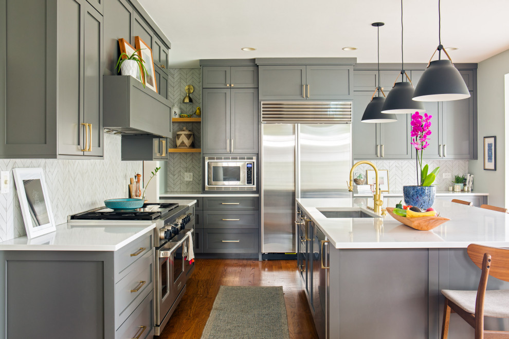 Transitional kitchen photo in Chicago