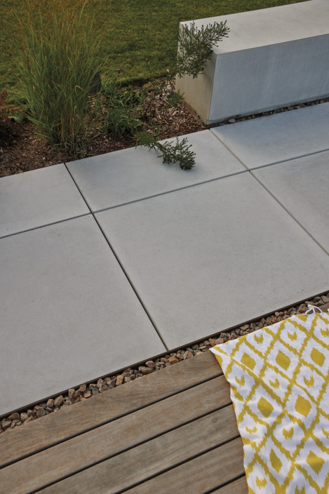 Mittelgroße Moderne Terrasse in Nürnberg