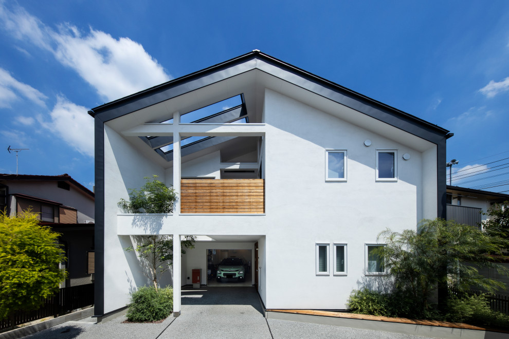 Diseño de fachada de casa blanca y negra de tamaño medio de dos plantas con tejado a cuatro aguas y tejado de metal