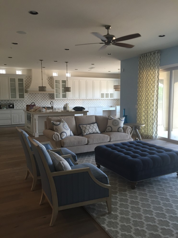 Example of a transitional home design design in Phoenix