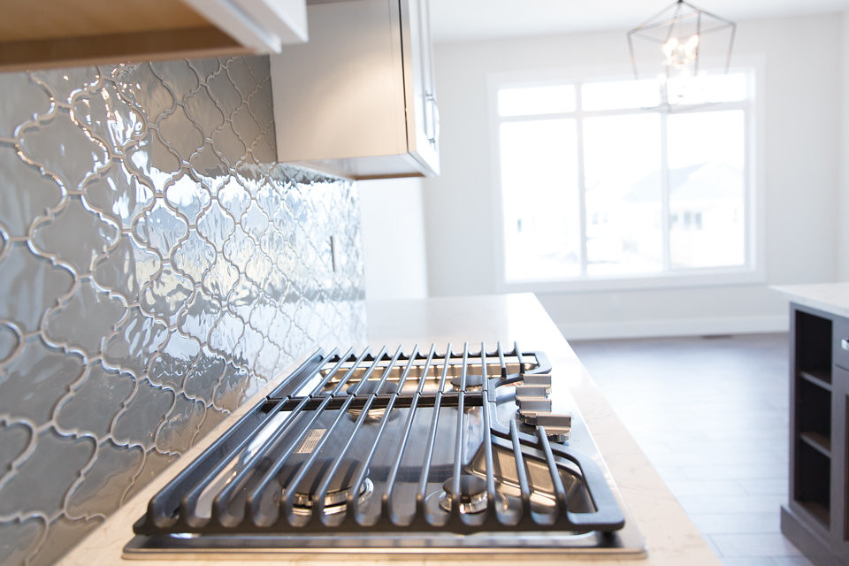Kitchen - transitional kitchen idea in Calgary