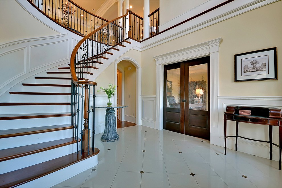Design ideas for a traditional entryway in Charleston.