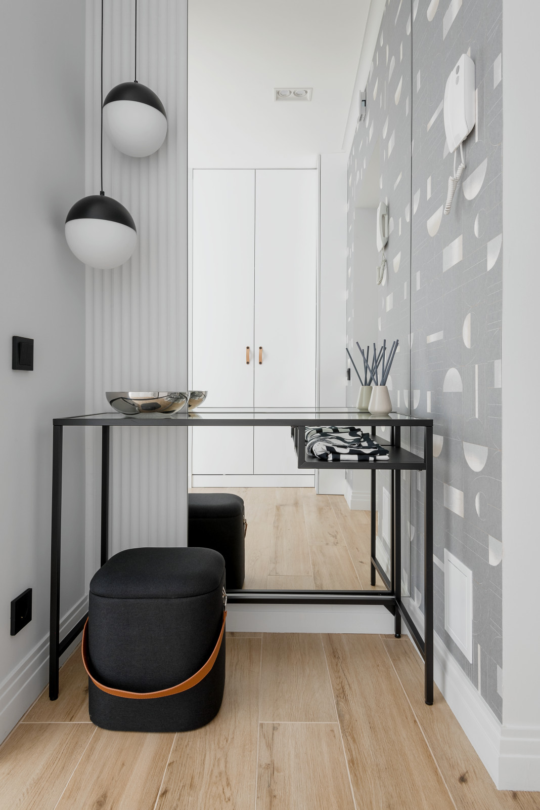 Двухкомнатная квартира, 77 м кв